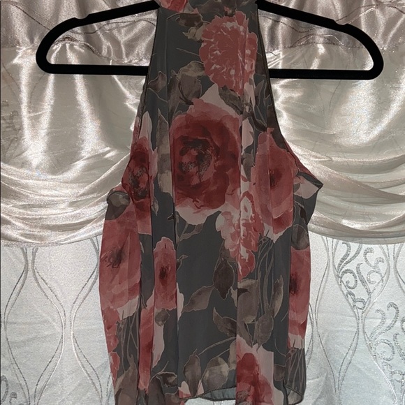 🌸EUC FASHION NOVA summer high neck sleeveless top - Picture 3 of 8